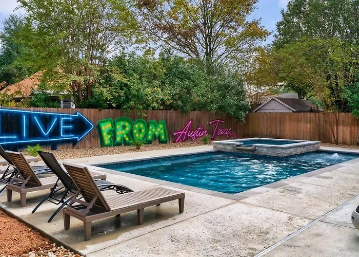 Holiday home Sun Filled W Gorgeous Pool Hottub Gameroom *