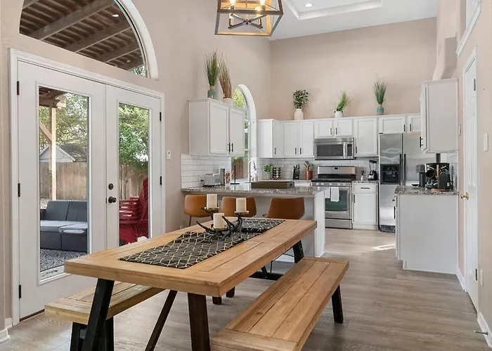 Holiday home Sun Filled W Gorgeous Pool Hottub Gameroom