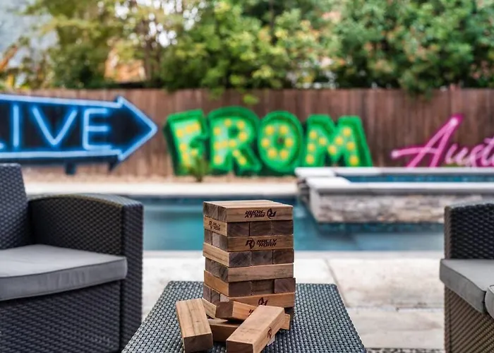 Sun Filled W Gorgeous Pool Hottub Gameroom Holiday home *