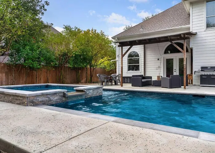 Holiday home Sun Filled W Gorgeous Pool Hottub Gameroom
