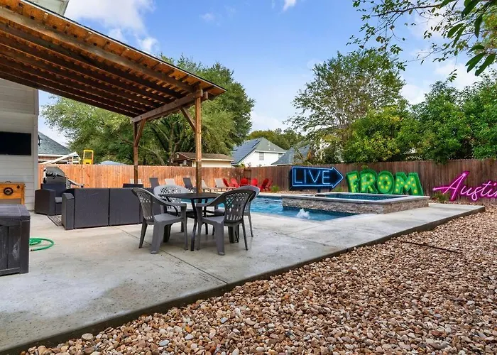 Holiday home Sun Filled W Gorgeous Pool Hottub Gameroom Round Rock